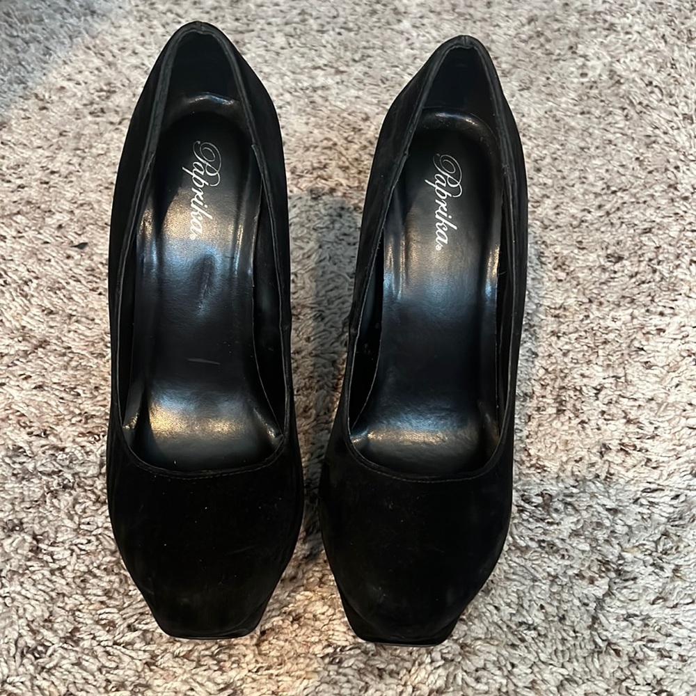 Black Platform heels in black. Size 9